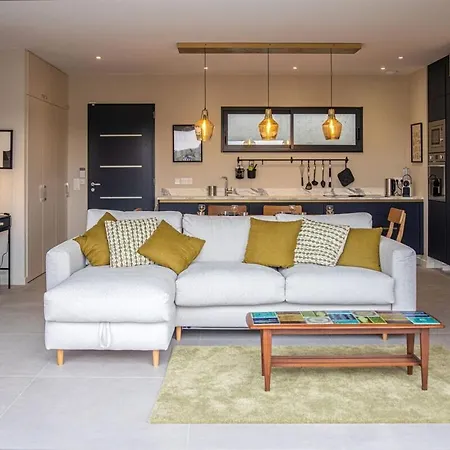 Le Belvedere-design-piscine-vue-gaillac فيلة