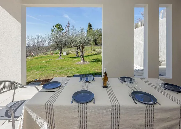 Le Belvedere-design-piscine-vue-gaillac Villa Salvagnac